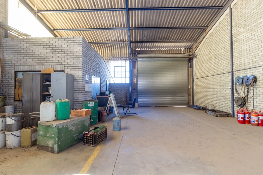 To Let commercial Property for Rent in Markman Industrial Eastern Cape